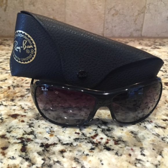 Black Ray-Ban Sunglasses w/ Case main image 4